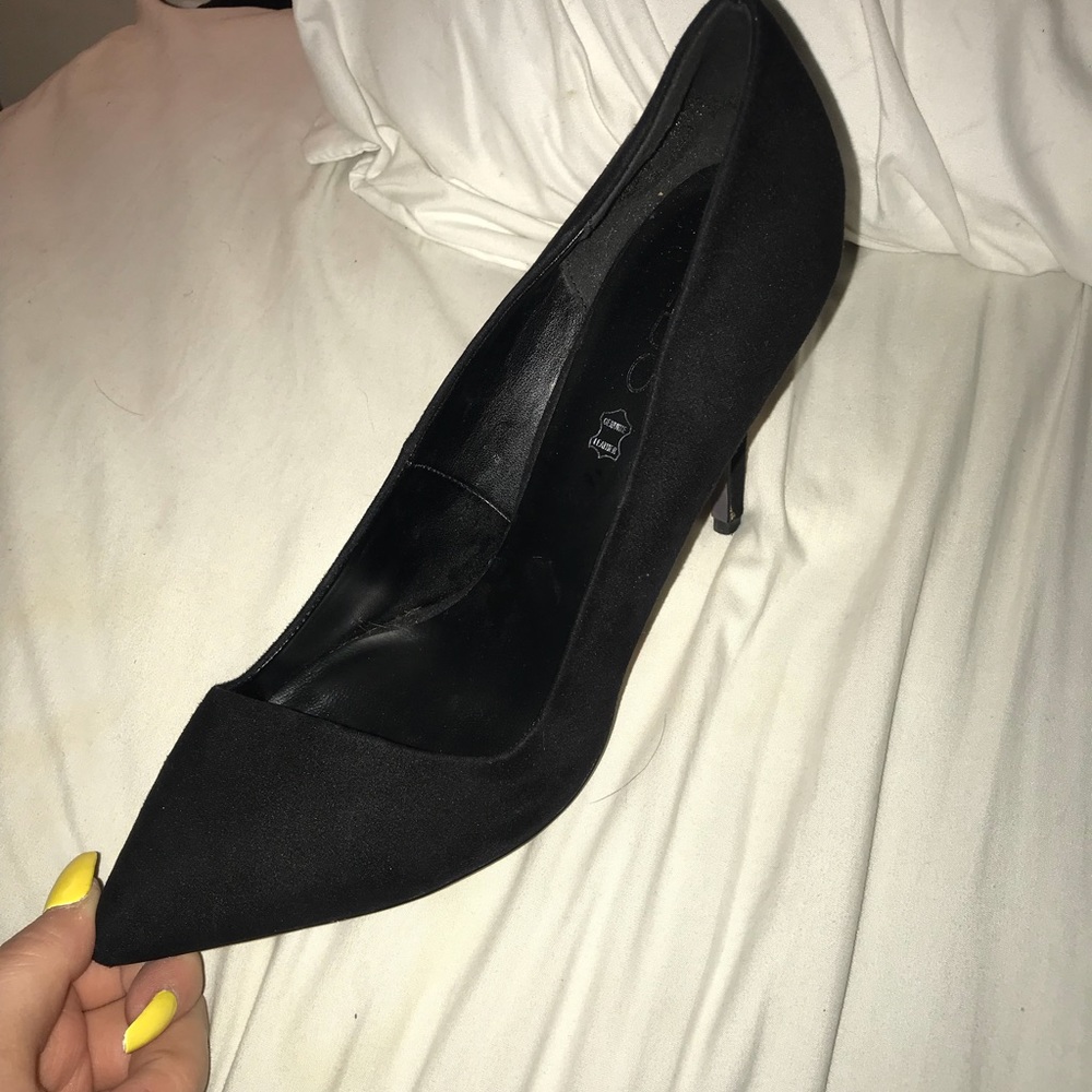 Heels - Picture 2 of 3